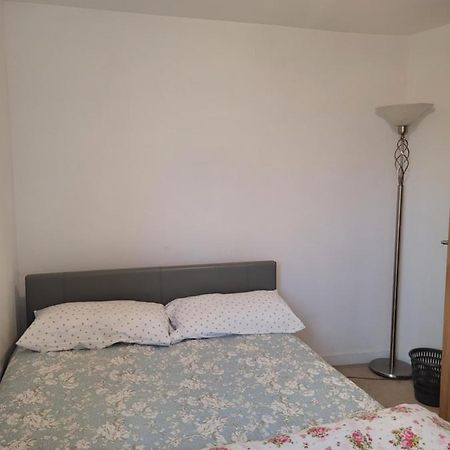 Room Near Heathrow Airport Hillingdon Exterior foto
